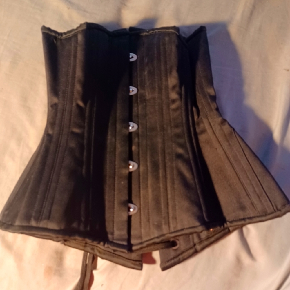 Like New! What Katie Did Vamp Corset, 18 deleting tomorrow